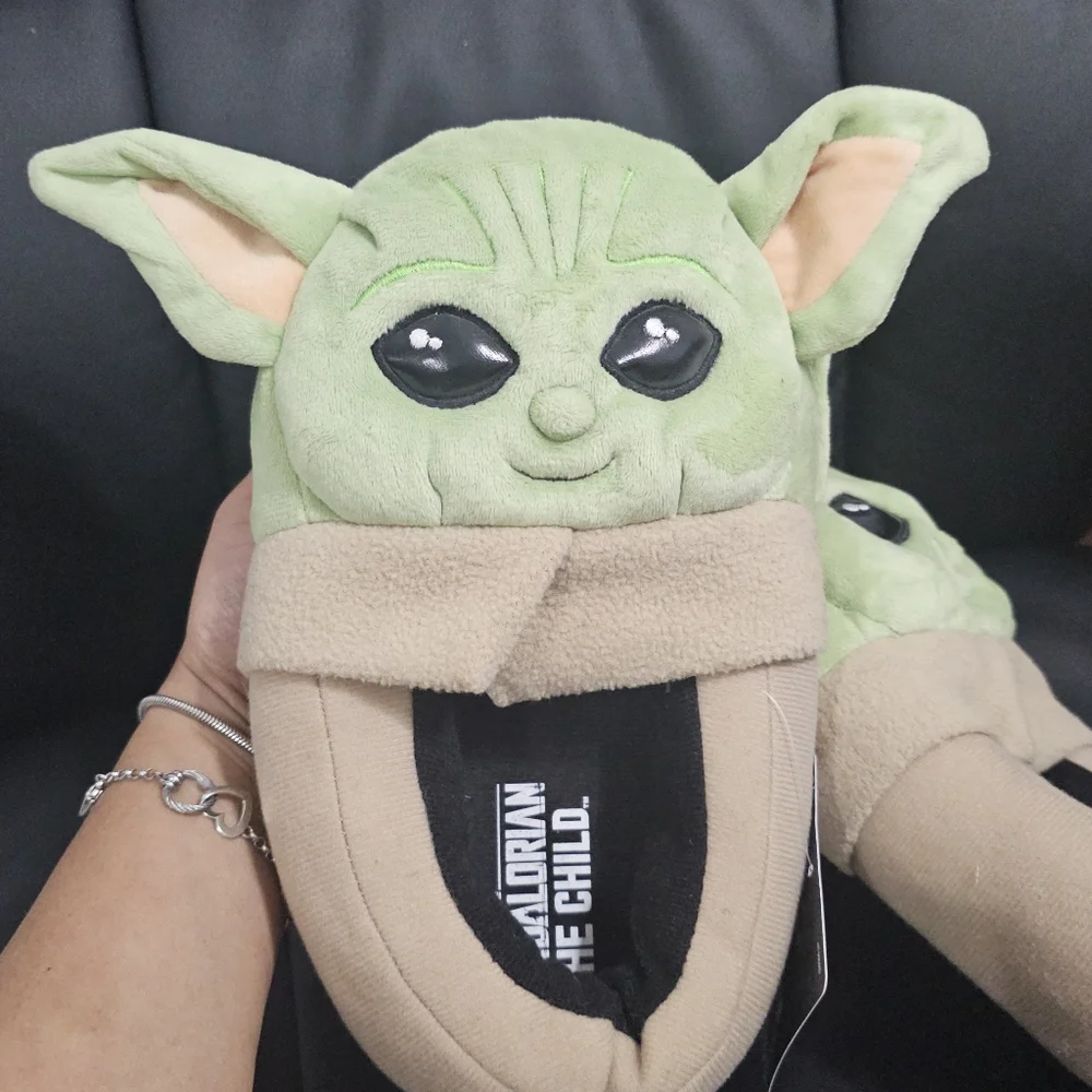 NWT❗️Star Wars The Mandalorian Grogu Youth Unisex Slippers Size 4-5